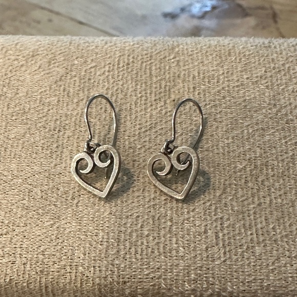 James Avery Retired Scroll Heart Dangle Earrings - Picture 1 of 2
